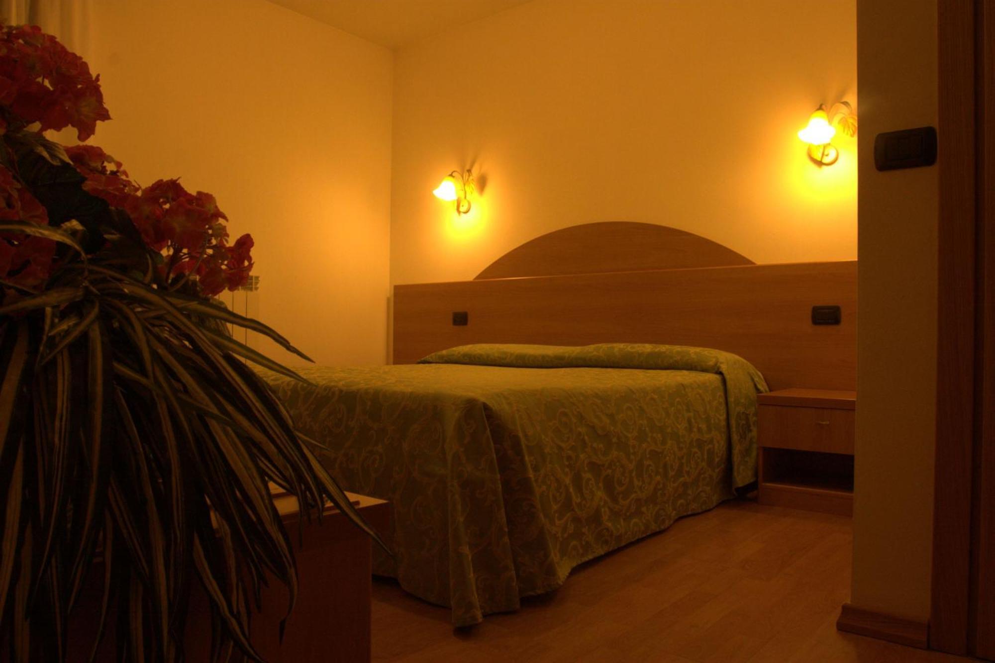 Hotel Denny Pinzolo Ngoại thất bức ảnh