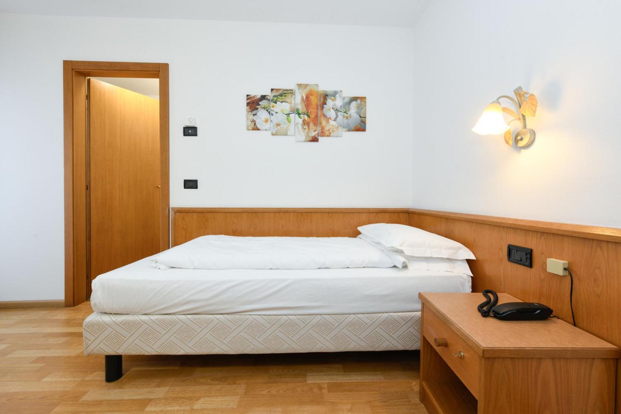 Hotel Denny Pinzolo Ngoại thất bức ảnh