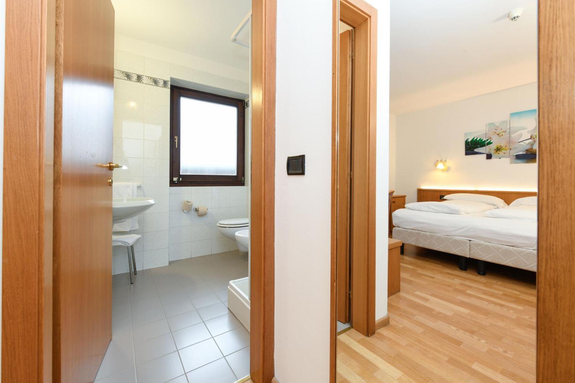 Hotel Denny Pinzolo Ngoại thất bức ảnh